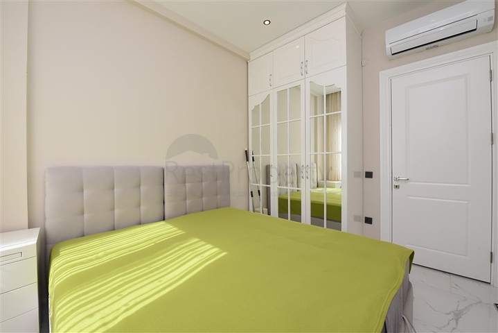 مجمع فاخر على البحر مباشرة - شقة غرفتين وصالة مفروشة - في اوبا / الانيا 