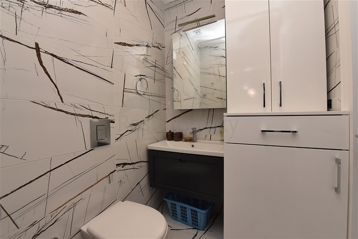 مجمع فاخر على البحر مباشرة - شقة غرفتين وصالة مفروشة - في اوبا / الانيا 