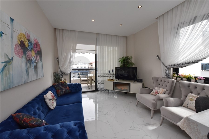 مجمع فاخر على البحر مباشرة - شقة غرفتين وصالة مفروشة - في اوبا / الانيا 