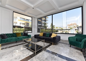 مجمع فاخر على البحر مباشرة - شقة غرفتين وصالة مفروشة - في اوبا / الانيا 