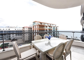 مجمع فاخر على البحر مباشرة - شقة غرفتين وصالة مفروشة - في اوبا / الانيا 