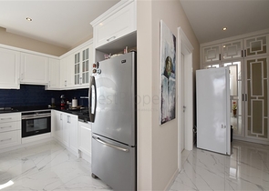 مجمع فاخر على البحر مباشرة - شقة غرفتين وصالة مفروشة - في اوبا / الانيا 