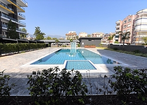 مجمع فاخر على البحر مباشرة - شقة غرفتين وصالة مفروشة - في اوبا / الانيا 