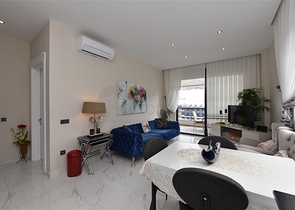 مجمع فاخر على البحر مباشرة - شقة غرفتين وصالة مفروشة - في اوبا / الانيا 