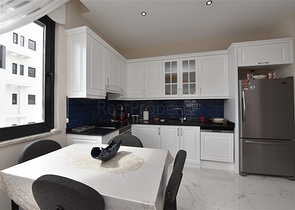 مجمع فاخر على البحر مباشرة - شقة غرفتين وصالة مفروشة - في اوبا / الانيا 