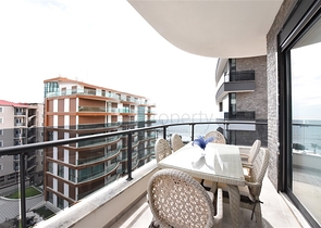 مجمع فاخر على البحر مباشرة - شقة غرفتين وصالة مفروشة - في اوبا / الانيا 