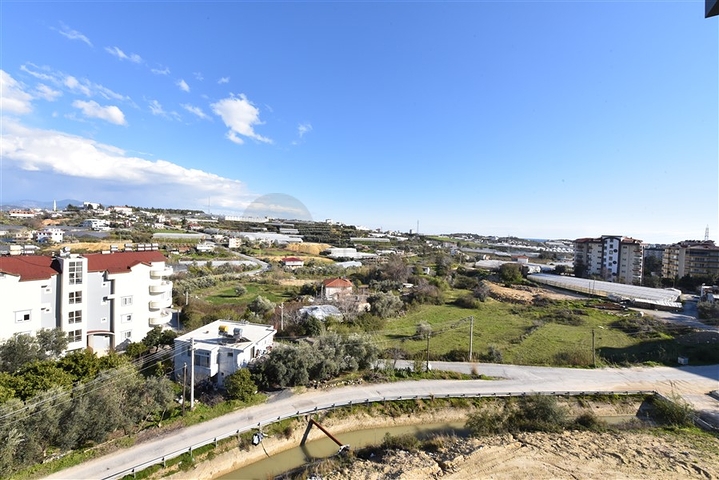 شقة ضمن مجمع يضم كافة الخدمات في افسلار / الانيا 