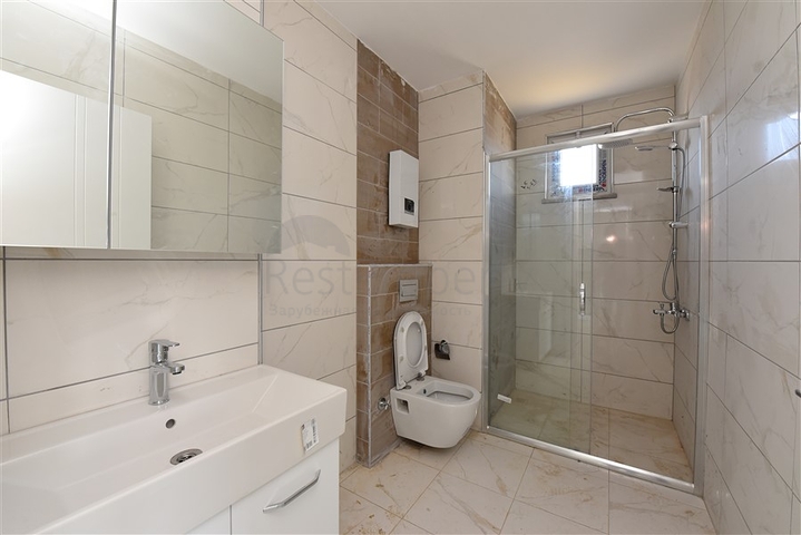 شقة ضمن مجمع يضم كافة الخدمات في افسلار / الانيا 