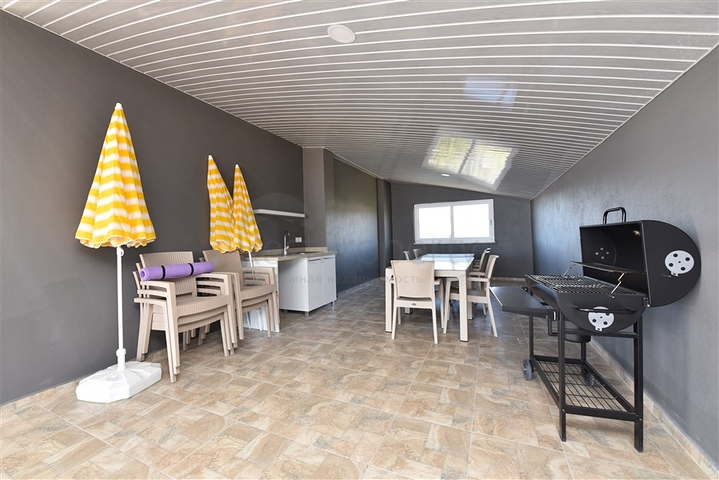 شقة ضمن مجمع يضم كافة الخدمات في افسلار / الانيا 