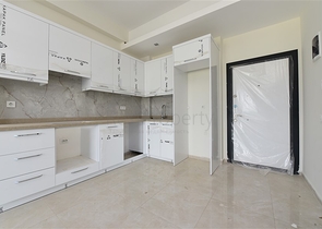 شقة ضمن مجمع يضم كافة الخدمات في افسلار / الانيا 