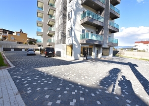 شقة ضمن مجمع يضم كافة الخدمات في افسلار / الانيا 