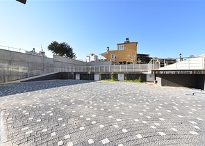 شقة ضمن مجمع يضم كافة الخدمات في افسلار / الانيا 