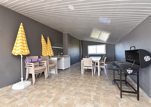 شقة ضمن مجمع يضم كافة الخدمات في افسلار / الانيا 