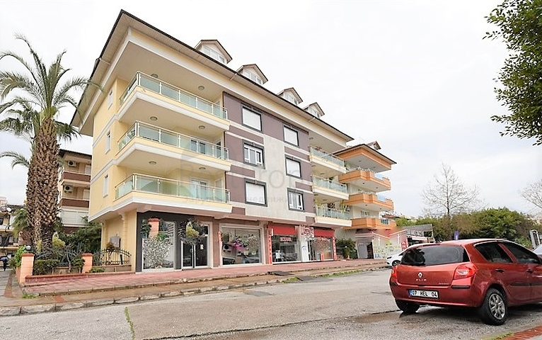 شقة دوبلكس واسعة - 3 غرف وصالة مفروشة - في اوبا / الانيا 