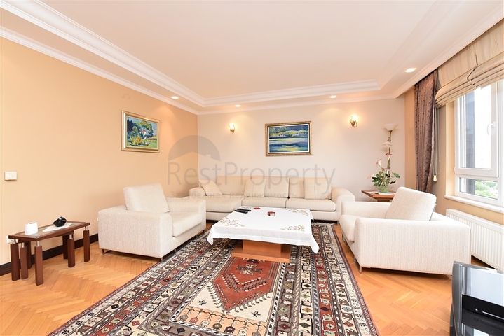 شقة دوبلكس واسعة - 3 غرف وصالة مفروشة - في اوبا / الانيا 