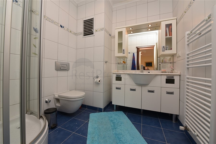 شقة دوبلكس واسعة - 3 غرف وصالة مفروشة - في اوبا / الانيا 