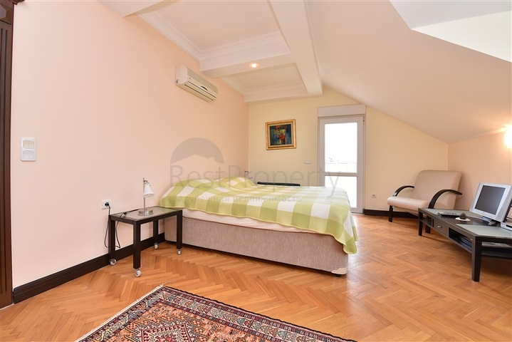 شقة دوبلكس واسعة - 3 غرف وصالة مفروشة - في اوبا / الانيا 