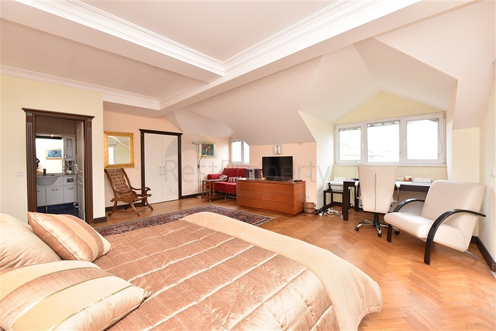 شقة دوبلكس واسعة - 3 غرف وصالة مفروشة - في اوبا / الانيا 