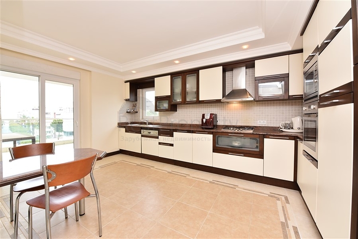 شقة دوبلكس واسعة - 3 غرف وصالة مفروشة - في اوبا / الانيا 