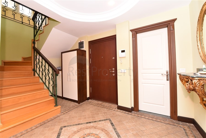 شقة دوبلكس واسعة - 3 غرف وصالة مفروشة - في اوبا / الانيا 