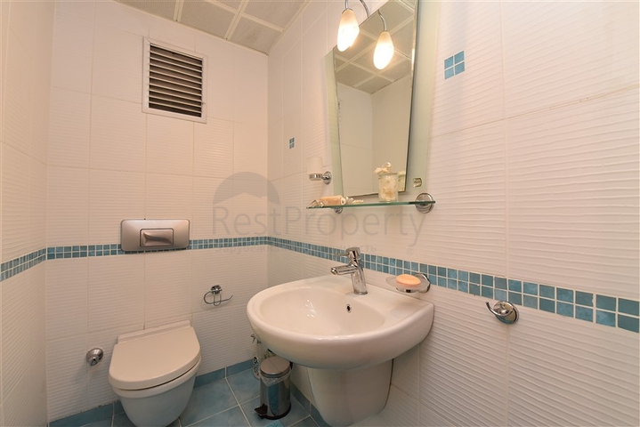 شقة دوبلكس واسعة - 3 غرف وصالة مفروشة - في اوبا / الانيا 