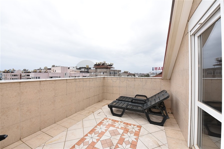 شقة دوبلكس واسعة - 3 غرف وصالة مفروشة - في اوبا / الانيا 