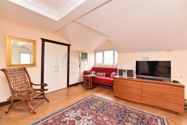 شقة دوبلكس واسعة - 3 غرف وصالة مفروشة - في اوبا / الانيا 