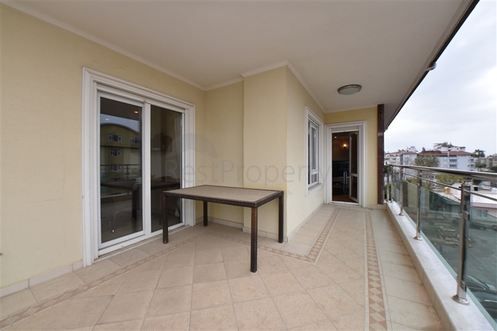 شقة دوبلكس واسعة - 3 غرف وصالة مفروشة - في اوبا / الانيا 