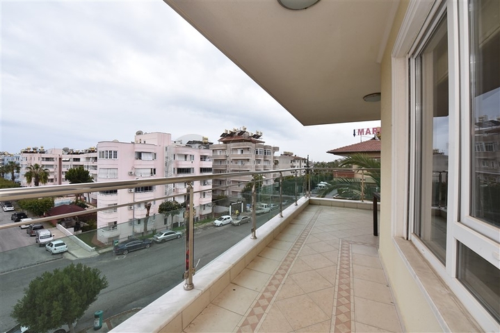 شقة دوبلكس واسعة - 3 غرف وصالة مفروشة - في اوبا / الانيا 