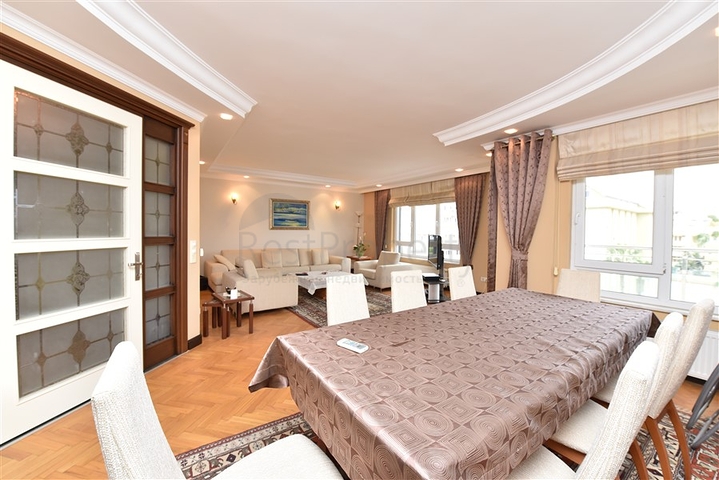 شقة دوبلكس واسعة - 3 غرف وصالة مفروشة - في اوبا / الانيا 