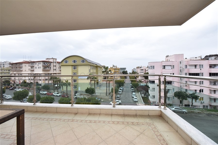 شقة دوبلكس واسعة - 3 غرف وصالة مفروشة - في اوبا / الانيا 