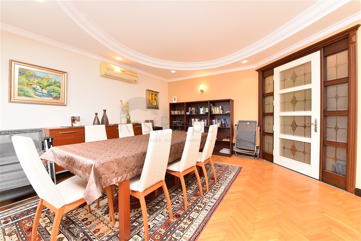 شقة دوبلكس واسعة - 3 غرف وصالة مفروشة - في اوبا / الانيا 