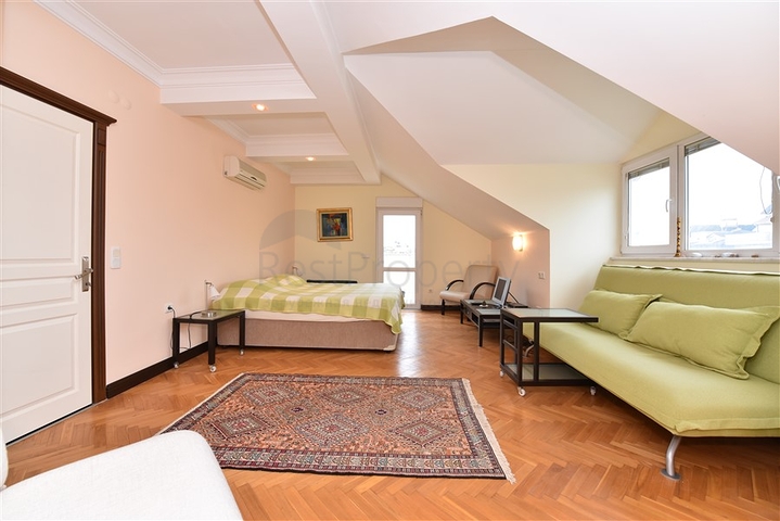 شقة دوبلكس واسعة - 3 غرف وصالة مفروشة - في اوبا / الانيا 