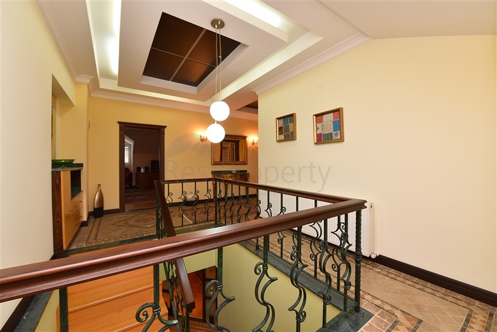 شقة دوبلكس واسعة - 3 غرف وصالة مفروشة - في اوبا / الانيا 