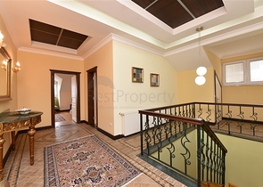 شقة دوبلكس واسعة - 3 غرف وصالة مفروشة - في اوبا / الانيا 