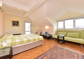 شقة دوبلكس واسعة - 3 غرف وصالة مفروشة - في اوبا / الانيا 