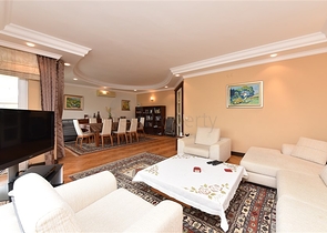 شقة دوبلكس واسعة - 3 غرف وصالة مفروشة - في اوبا / الانيا 