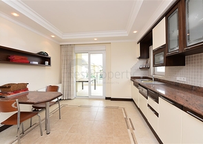 شقة دوبلكس واسعة - 3 غرف وصالة مفروشة - في اوبا / الانيا 