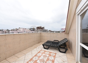 شقة دوبلكس واسعة - 3 غرف وصالة مفروشة - في اوبا / الانيا 