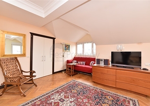 شقة دوبلكس واسعة - 3 غرف وصالة مفروشة - في اوبا / الانيا 