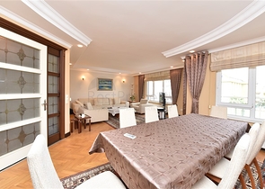 شقة دوبلكس واسعة - 3 غرف وصالة مفروشة - في اوبا / الانيا 