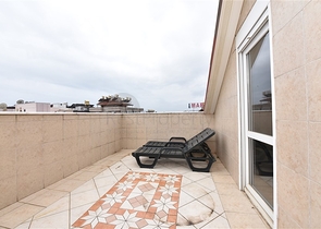 شقة دوبلكس واسعة - 3 غرف وصالة مفروشة - في اوبا / الانيا 