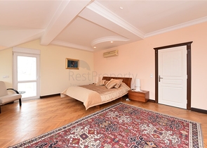 شقة دوبلكس واسعة - 3 غرف وصالة مفروشة - في اوبا / الانيا 