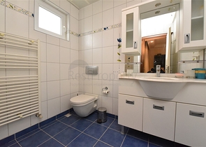 شقة دوبلكس واسعة - 3 غرف وصالة مفروشة - في اوبا / الانيا 