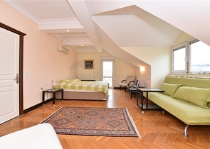 شقة دوبلكس واسعة - 3 غرف وصالة مفروشة - في اوبا / الانيا 