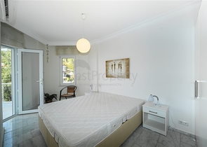 اطلالة بحر وقلعة - فيلا واسعة 5 غرف وصالة - في مركز الانيا 