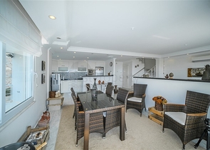 اطلالة بحر وقلعة - فيلا واسعة 5 غرف وصالة - في مركز الانيا 