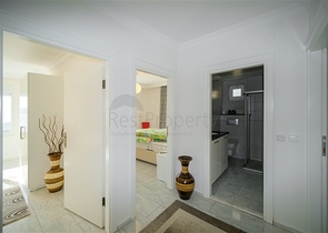 اطلالة بحر وقلعة - فيلا واسعة 5 غرف وصالة - في مركز الانيا 