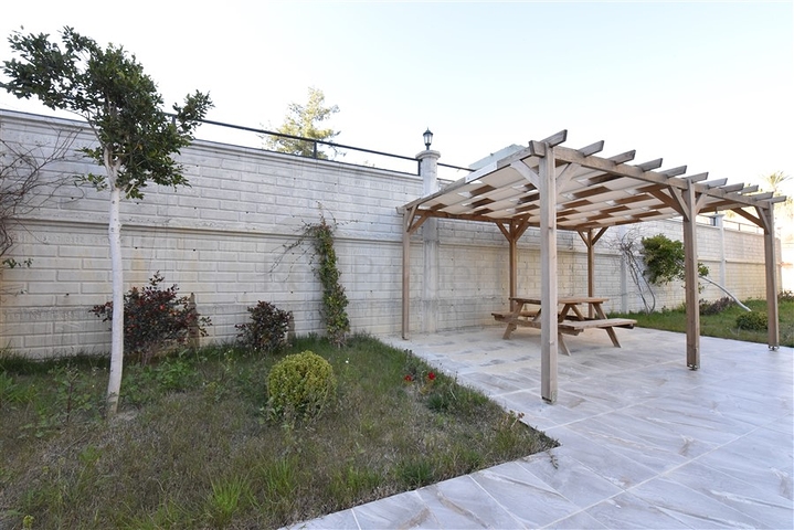 شقة غرفة وصالة -ضمن مجمع سكني جديد - في افسلار / الانيا 