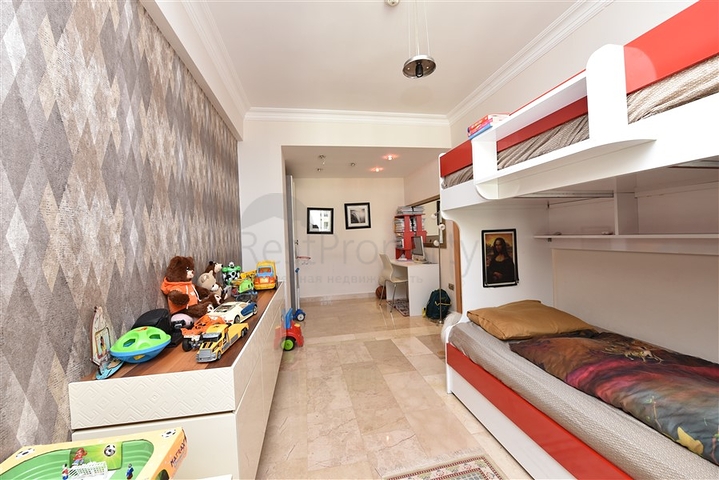 اطلالة بحر - شقة 3 غرف وصالة مفروشة -ضمن مجمع يضم خدمات 5 نجوم - في كارجيجاك / الانيا 